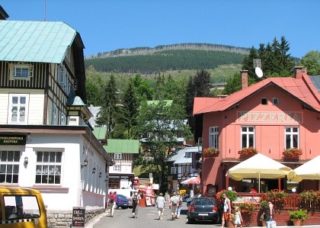 Vedení ČEZu si staví ve Špindlu chalupy. Co na&nbsp;to Jan Kraus?