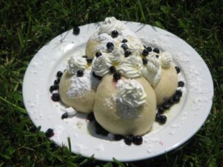 Největší jedlík na&nbsp;jihočeském Borůvkobraní snědl 27 knedlíků