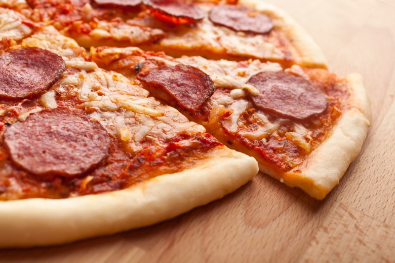 Salámová pizza