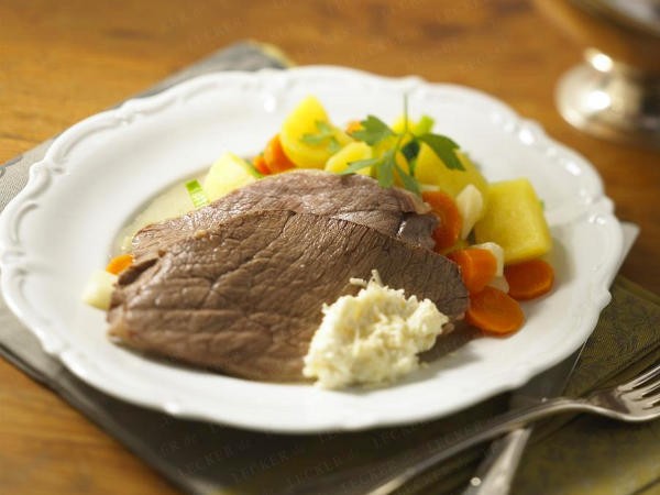 Tafelspitz s křenovým dipem a bramborami