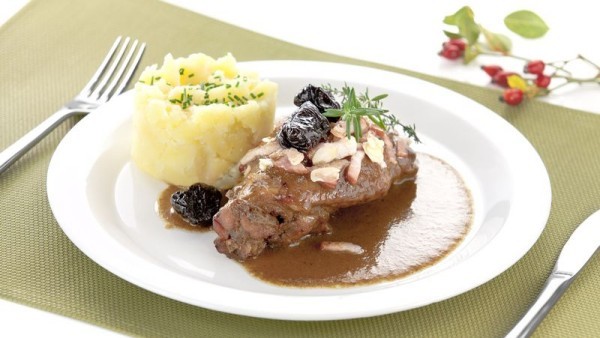 Zaječí stehna na&nbsp;švestkové omáčce a&nbsp;bramborové koule