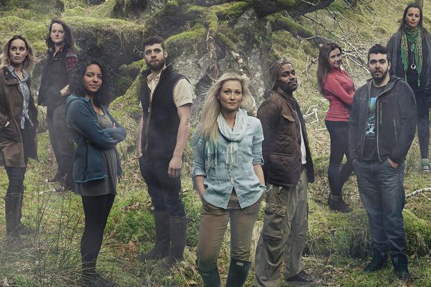 Účastníkům v reality show neřekli, že už se nevysílá. Soutěžící dál žili rok v lese