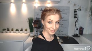 Hairstyle s&nbsp;Ellie: Jak jednoduše uplést falešný francouzský cop