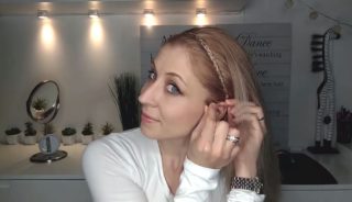 Hairstyle s&nbsp;Ellie: Toužíte po&nbsp;jednoduchém účesu? Vyzkoušejte čelenku bez čelenky