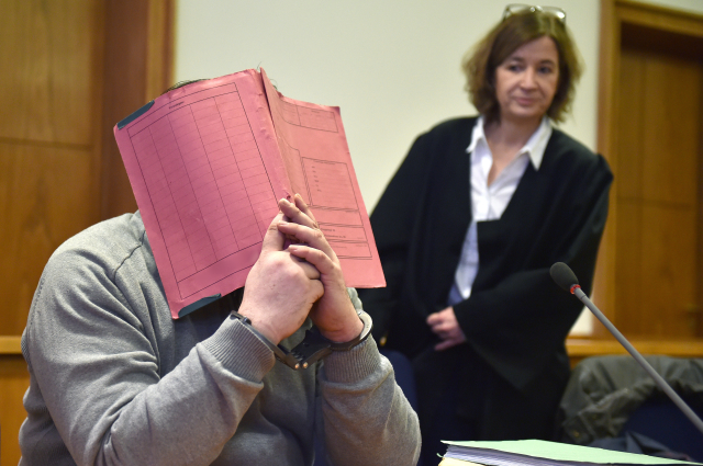 Ošetřovatel chtěl dokázat, že umí oživit pacienty. Nejméně 90 jich zabil