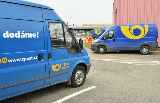 Obálky s&nbsp;ochrannými pomůckami pro&nbsp;seniory rozešle pošta v&nbsp;pondělí