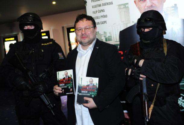 Milost pro Kajínka neměla přijít. Je to dvojnásobný vrah, řekl v sobotním Pressklubu novinář Jaroslav Kmenta