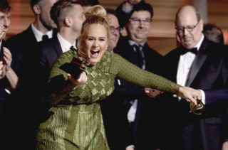 Letošní Grammy ovládla Adele a&nbsp;posmrtně David Bowie. Češka nominaci neproměnila