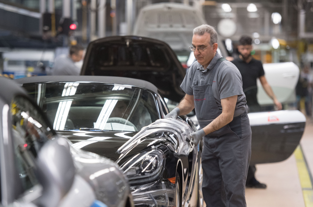 Od inženýrů po&nbsp;uklízečky. Automobilka Porsche vyplatí všem zaměstnancům královské prémie