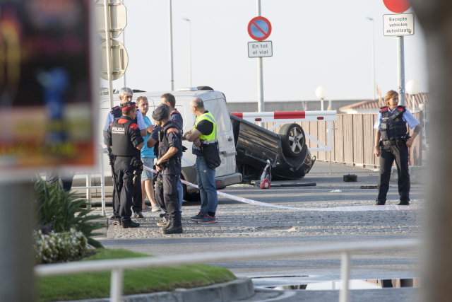 Další útok ve Španělsku. Policie zabila pět lidí, kteří se snažili přejet chodce