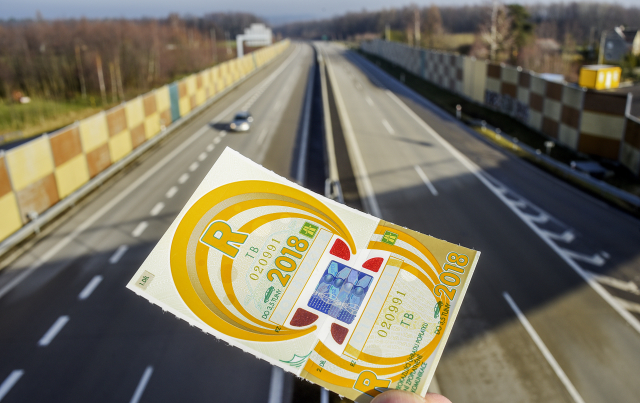 Klasické dálniční kupony zmizí, od roku 2021 budou elektronické