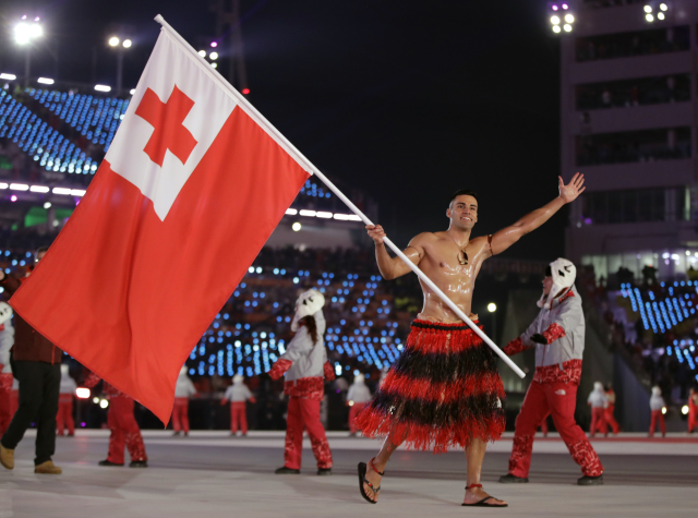 Na lyžích stál poprvé loni, teď si na olympiádě plní sen: Hlavně netrefit strom, směje se exotický běžkař