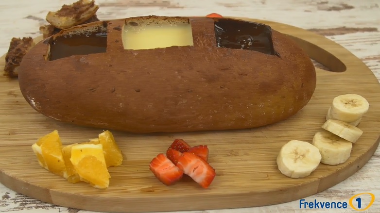 Chuťovky Frekvence 1: Jak připravit trojbarevné čokoládové fondue s ovocem