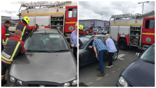 Batole za volantem se smálo hasičům. Ti museli rozbít okno, aby ho mohli zachránit!