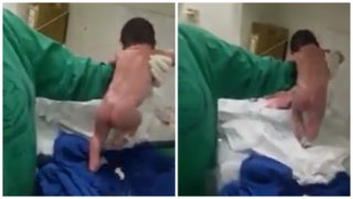 VIDEO: Porodní asistentka nevěřila vlastním očím. Miminko začalo chodit pár minut po&nbsp;porodu