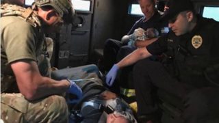 Žena dostala porodní bolesti, když venku zuřil hurikán Irma. Miminko se narodilo v&nbsp;koupelně