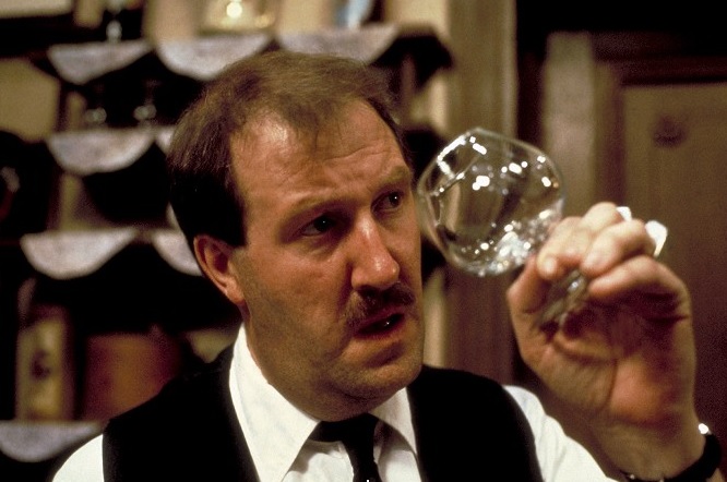 Sbohem, René. Zemřel britský herec Gorden Kaye, proslavila ho komedie Haló, haló!