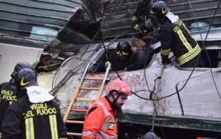 U Milána vykolejil vlak, na&nbsp;místě jsou nejméně dva mrtví