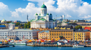 V Helsinkách najel řidič do davu, jeden mrtvý a&nbsp;několik zraněných