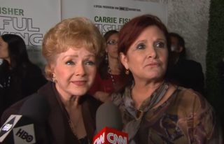Den po&nbsp;smrti princezny Leiy zemřela i&nbsp;její matka Debbie Reynolds! Její srdce puklo žalem
