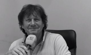 Období, kdy jsem si říkal, že už Holky z&nbsp;naší školky hrát nebudu, mám za sebou, prozradil na&nbsp;Frekvenci 1 Stanislav Hložek