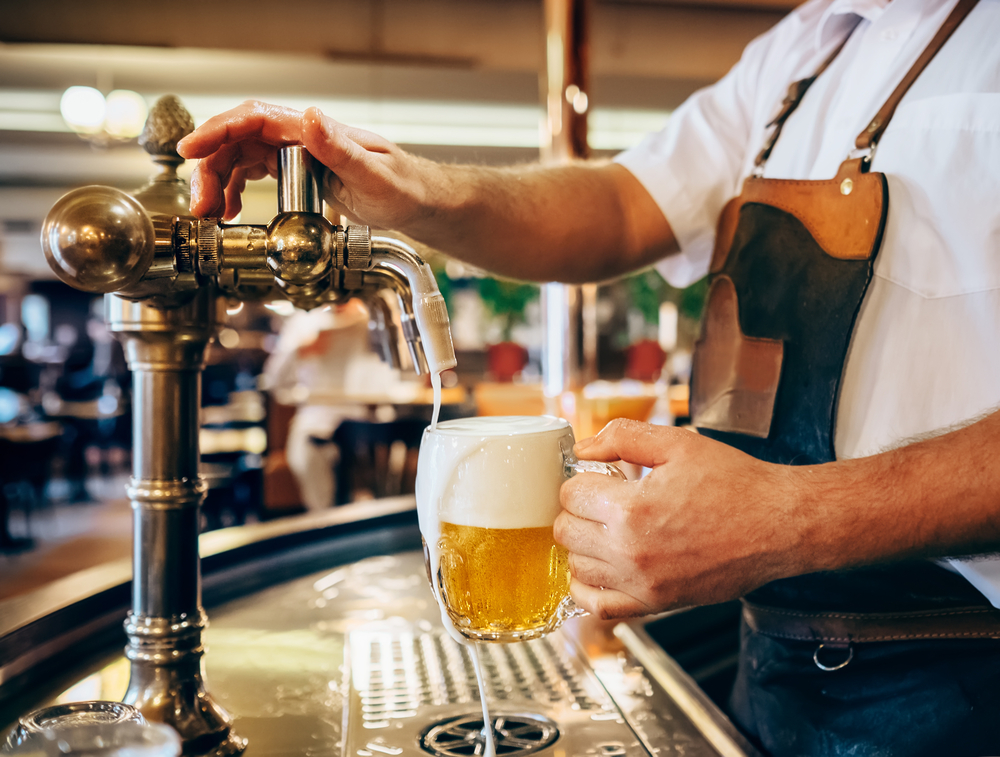 Malé restaurace zavírají kvůli nedostatku personálu a&nbsp;byrokracii. Třetina se bojí odlivu hostů po&nbsp;zákazu kouření