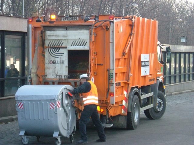 Pozor na falešné popeláře! Obcházejí domy a od lidí vybírají peníze