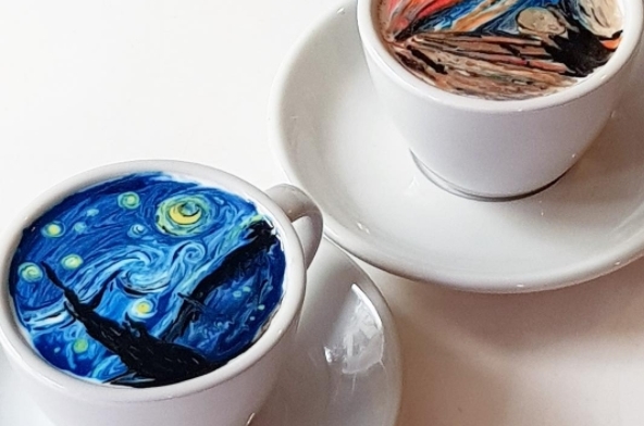 Jedno Mona Lisa latté, prosím! Barista vytváří NEUVĚŘITELNÁ díla z kávy