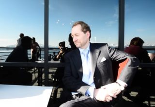 Norský miliardář chce dát většinu majetku na&nbsp;dobrou věc! Komu věnuje 50 miliard korun?