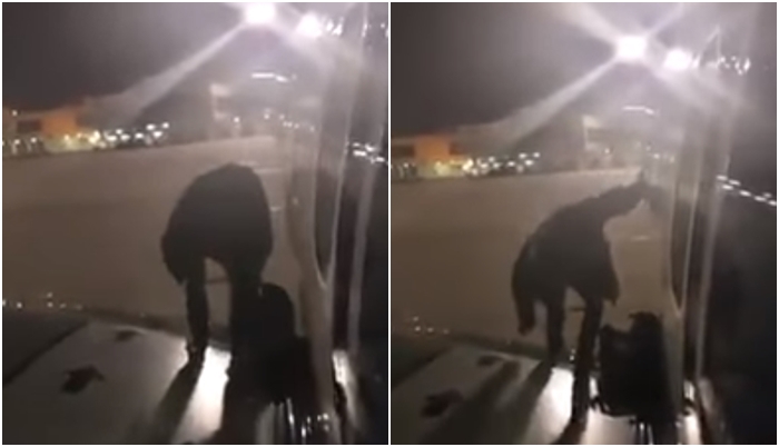 VIDEO: Tak se tu mějte! Naštvaný cestující vylezl z letadla po křídle