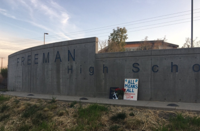 Na škole v USA vraždil student, střelbami byl posedlý