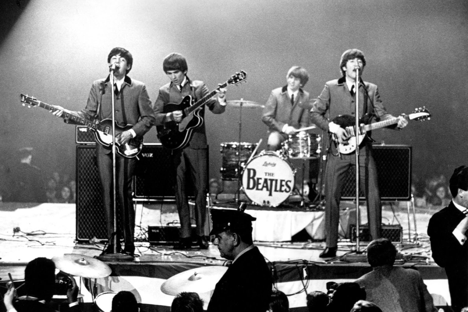 Země je placatá, Beatles nikdy neexistovali. 5 nejlepších konspiračních teorií, které internet miluje