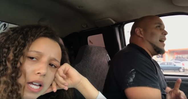 Dcerka natočila svého tátu, jak zpívá za volantem! A je z toho HIT INTERNETU