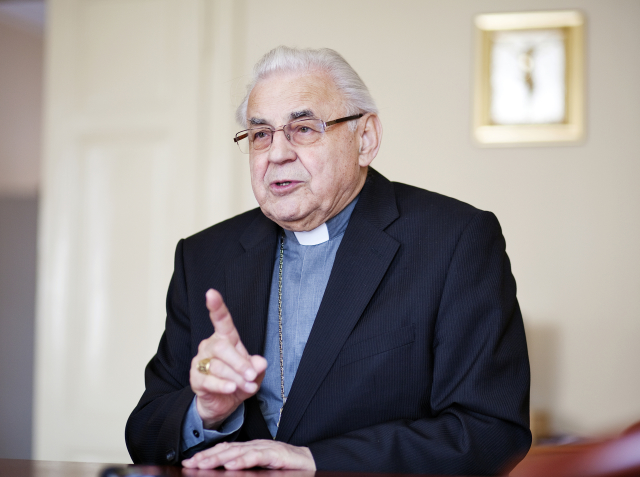 Tělo kardinála Vlka bylo uloženo do hrobky ve sv.&nbsp;Vítu. Obřadu přihlíželo přes 2000&nbsp;lidí!