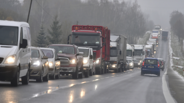Nejen na&nbsp;horách napadlo několik centimetrů, silničáře sníh nezaskočil