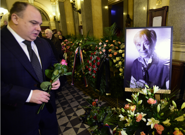 Herci a fanoušci se v Národním divadle loučili s Lubou Skořepovou. Jak na ni vzpomínají?