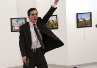 World Press Photo vyhrál snímek vraha ruského velvyslance v&nbsp;Ankaře. FOTO