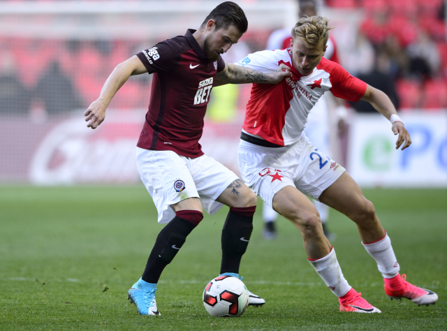 Slavia se Spartou budou hrát v&nbsp;derby o&nbsp;udržení kontaktu s&nbsp;Plzní