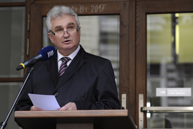 Štěch pod „palbou“ za výrok o živnostnících. Slova o vyšších odvodech pro OSVČ nebyla proti nim, couvá
