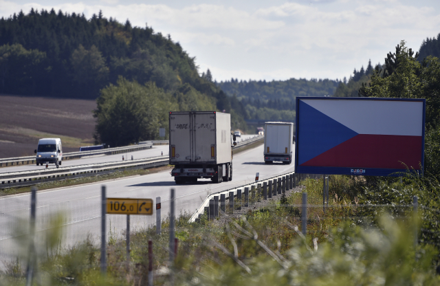 Kremlík: Od dálnic už zmizelo 920 z&nbsp;asi 1500 billboardů