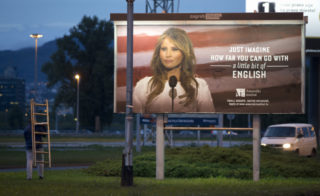 “Jak daleko se můžete dostat s&nbsp;troškou angličtiny?” Reklama jazykovky si utahovala z&nbsp;Trumpové