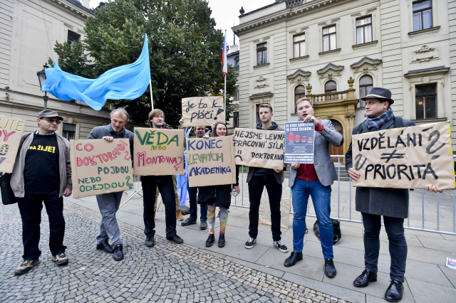 Tři miliardy pro vysoké školy budou, shodlo se vedení vlády