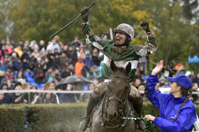Velkou pardubickou vyhrál No Time To Lose, trenér Váňa má desátý triumf!