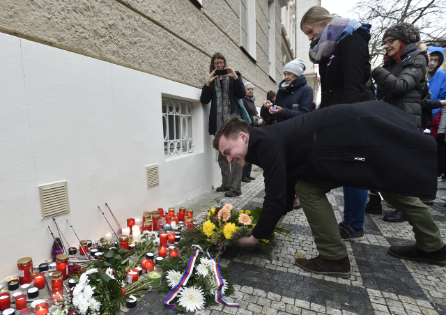 AKTUALIZUJEME: Česko si připomíná 17.&nbsp;listopad, na&nbsp;shromáždění DSSS přišla necelá stovka lidí