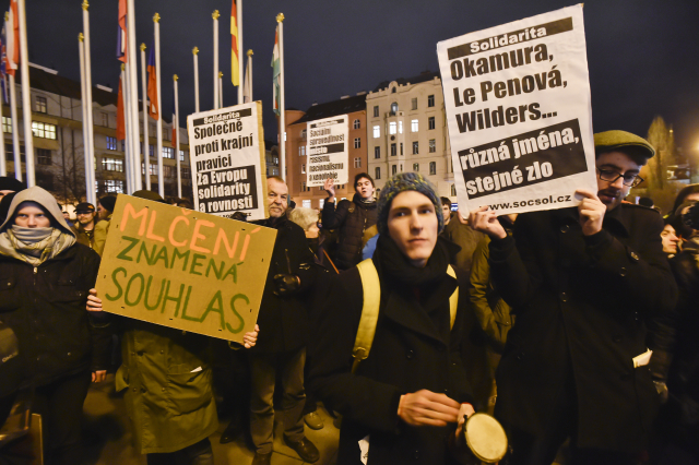 S politickou situací je spokojena více než čtvrtina Čechů