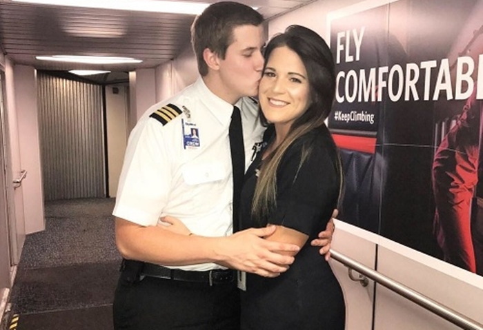 VIDEO: Dokonalé načasování! Pilot promluvil k pasažérům, jeho slova je dojala k slzám