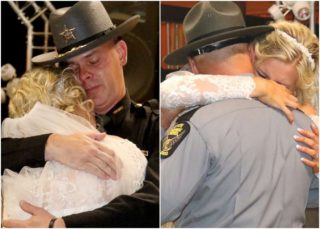 VIDEO: Buď tu se mnou, tati! Nevěstu rozplakali na&nbsp;svatbě kolegové jejího zesnulého tatínka