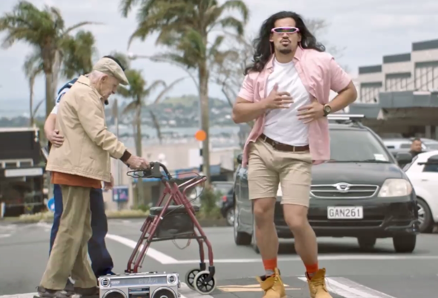 Nejzábavnější inzerát na&nbsp;světě? Tohle náborové VIDEO policie vás zaručeně pobaví