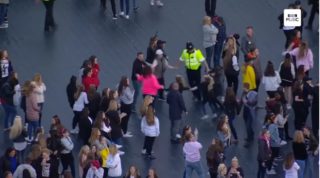 Když policie tančí. Roztančení strážci zákona dojímají internet. VIDEO