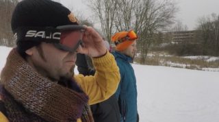 Ráno Frekvence 1 na&nbsp;svahu. Podívejte se, jak to moderátorům šlo na&nbsp;sáňkách